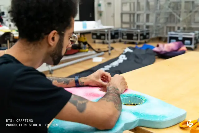 Crafting Candy ~ 𝓑𝓮𝓱𝓲𝓷𝓭 𝓽𝓱𝓮 𝓼𝓬𝓮𝓷𝓮𝓼 ~ in our Stockholm Studio.
.
.
.
.
.
.
.
.
.
.
.
.
Behindthescenes, bts, setdecor, productiondesign, productiondesigner, printedfabric, scenery, scenicdesign, scenicdesigner, artsandcrafts, craft, crafters