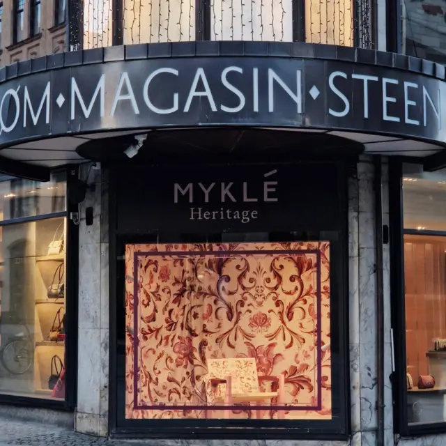 A quiet choreography of pattern and light.

For the opening of Myklé Heritage in Oslo, Big Image transformed the brand's signature scarf patterns into scenographic elements throughout the space.

Large-scale printed textiles floated through the atrium, while custom-produced walls and flooring brought the same motifs into the window display, creating a seamless visual thread throughout the store.

@mykle.heritage 

scenicdesign, scenic, scenery, fashion, setdesign, setdecor, instore, decor, designinspiration, designideas, bigimage

#147266