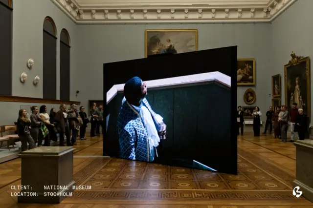 Imagine a space, where stories unfold in every direction.
 
At Nationalmuseum’s exhibition Badin – Beyond Surface and Mask, Salad Hilowle’s film The Maroon, plays a significant role. Big Image helped out with a three-sided LED installation – bringing the story of Badin to life through light, sound and movement.
 
Three screens, three narratives – allowing multiple perspectives to exist at once, shaping a space of reflection and depth.

Because no story is ever told from just one side.
 
Artist: Salad Hilaowle
Exhibition design: Nationalmuseum in collaboration with art and media historian Åsa Bharathi Larsson at Södertörn University.
.
.
.
.
.
.
immersive, immersive experience, exhibition, exhibition design #146232